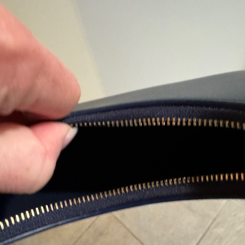 Mansur Gavriel Black Shoulder Bag - Picture 3 of 6